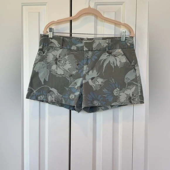 Vintage Calvin Klein Tropical Print Shorts - Size 8. - Picture 1 of 13